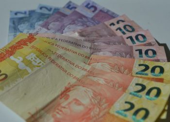 Receita paga hoje terceiro lote de restituição do Imposto de Renda