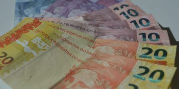 Receita paga hoje terceiro lote de restituição do Imposto de Renda