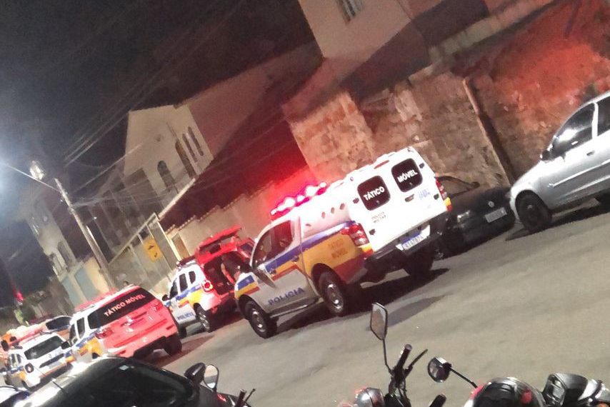 Casal é preso pela PM após roubo a idoso em Poços de Caldas 