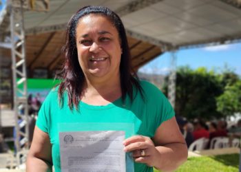 Governo de Minas entrega quase 1,3 mil títulos de terras