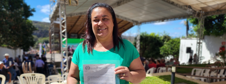 Governo de Minas entrega quase 1,3 mil títulos de terras