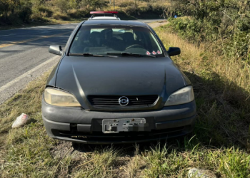 PM apreende carro após denúncia de tráfico de drogas em Poços de Caldas