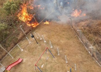URGENTE | Moradores combatem incêndio em residencial em Poços de Caldas