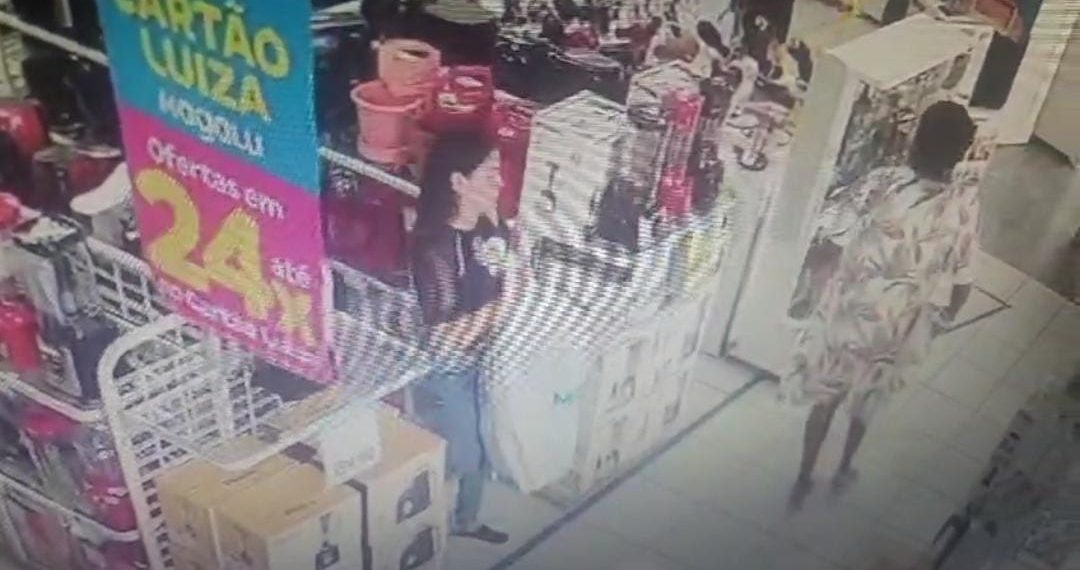VÍDEO: Mulheres são flagradas furtando produtos em loja de Poços de Caldas