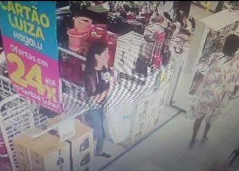 VÍDEO: Mulheres são flagradas furtando produtos em loja de Poços de Caldas