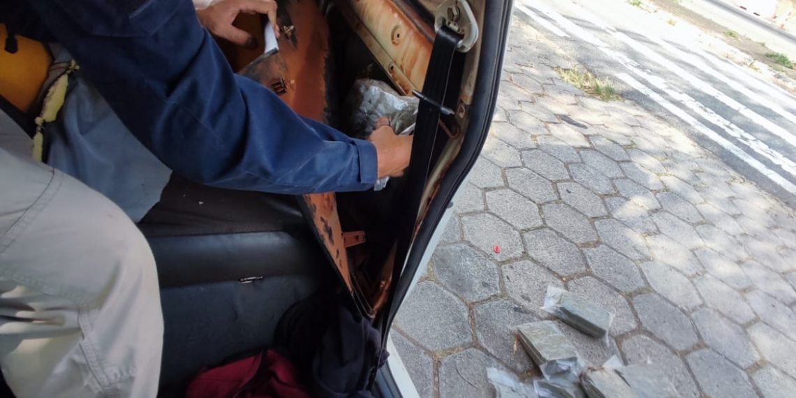 PRF encontra 17Kg de “supermaconha” escondidos em carro