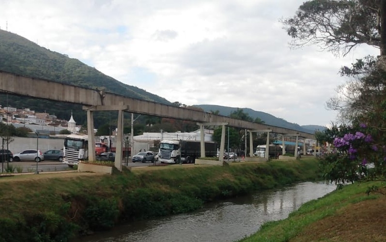 Depósito da Receita Federal em Poços recebe maços de cigarros apreendidos em operação da PF