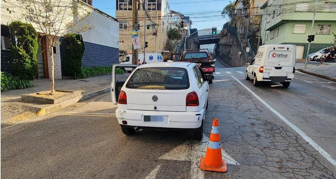 PM recupera veículo furtado e descobre que proprietário estava foragido da justiça