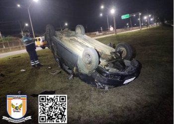 Capotamento na BR 459 deixa duas pessoas feridas