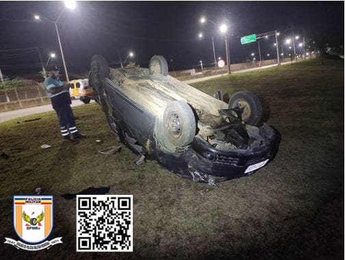 Capotamento na BR 459 deixa duas pessoas feridas