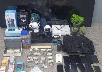 Operação Policial prende mãe e filho com grande quantidade de drogas em Poços