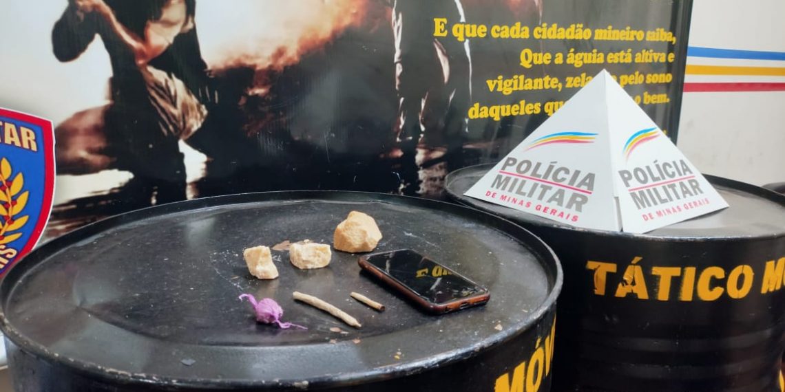 Adolescentes são apreendidos suspeitos de tráfico de drogas em Poços