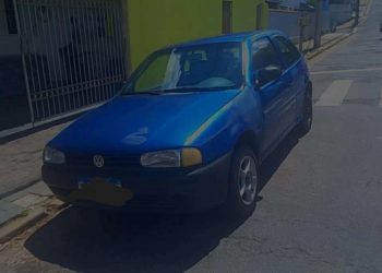 Ladrão de carro pula no rio para fugir da polícia