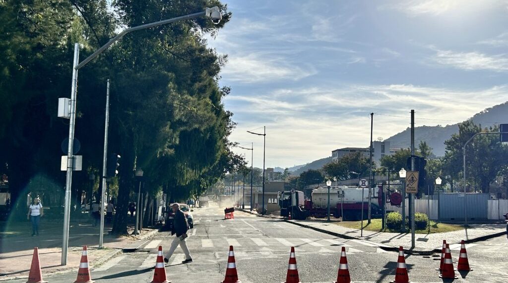 Confira os novos trechos interditados no Centro de Poços nesta quinta (25)