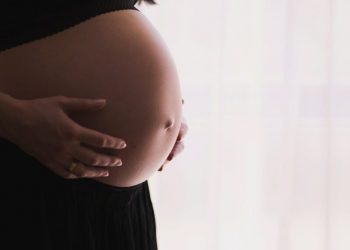 PROJETO MÃOS UNIDAS: Poços institui Lei de apoio a gestantes