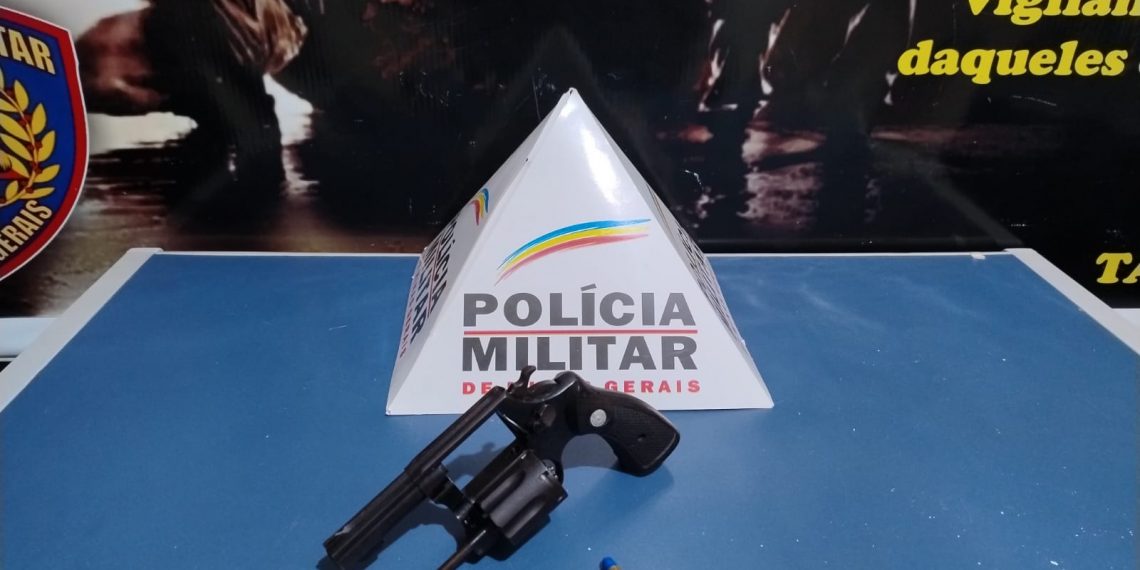 Jovens são presos após disparos próximo a bar em Poços de Caldas