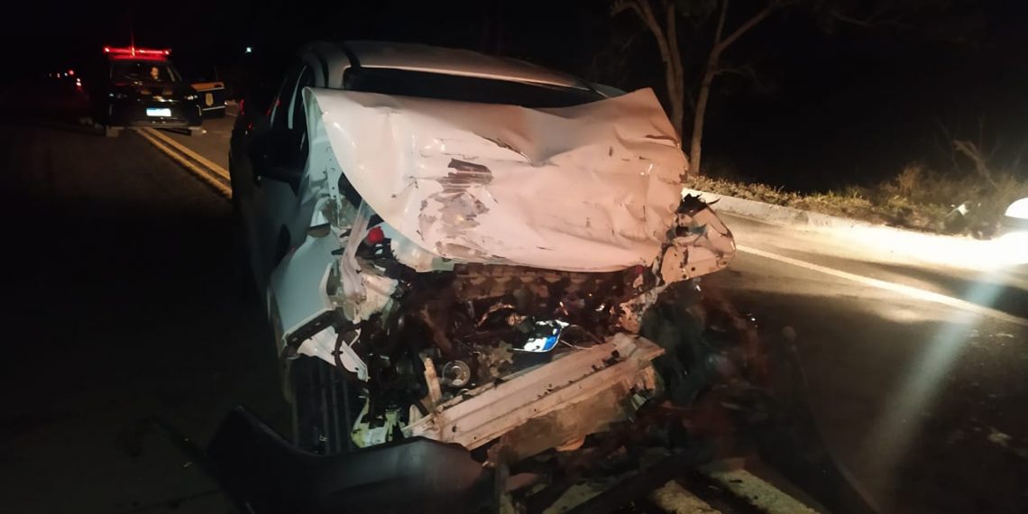 Colisão entre caminhão de Caldas e caminhonete mata motorista em Muzambinho