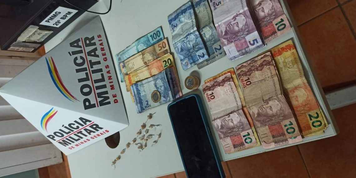 Suspeitos de tráfico de drogas são detidos pela PM em Poços