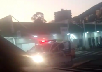 PM recebe denúncia sobre homem armado com faca em Poços