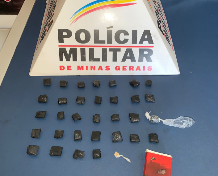 Suspeito de tráfico que havia fugido algemado é recapturado com drogas em Poços