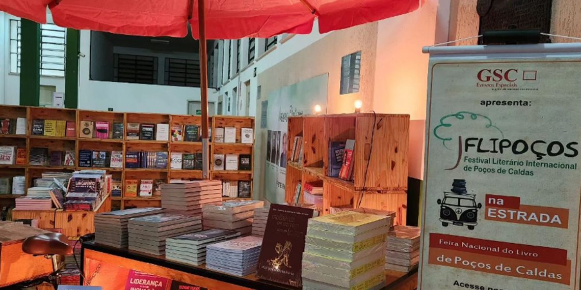 Flipoços marca presença no Hacktown 2024 e incentiva a leitura