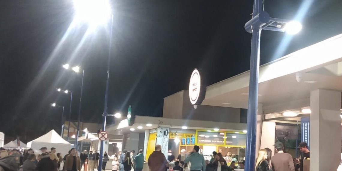 Já estão abertos três quiosques da Alameda Poços