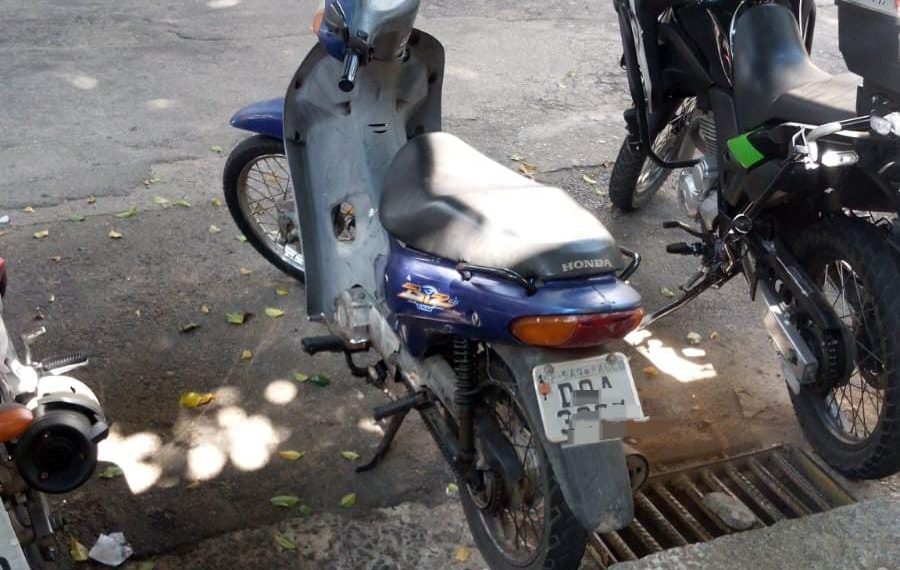 Demutran apreende moto com placa adulterada em Poços de Caldas