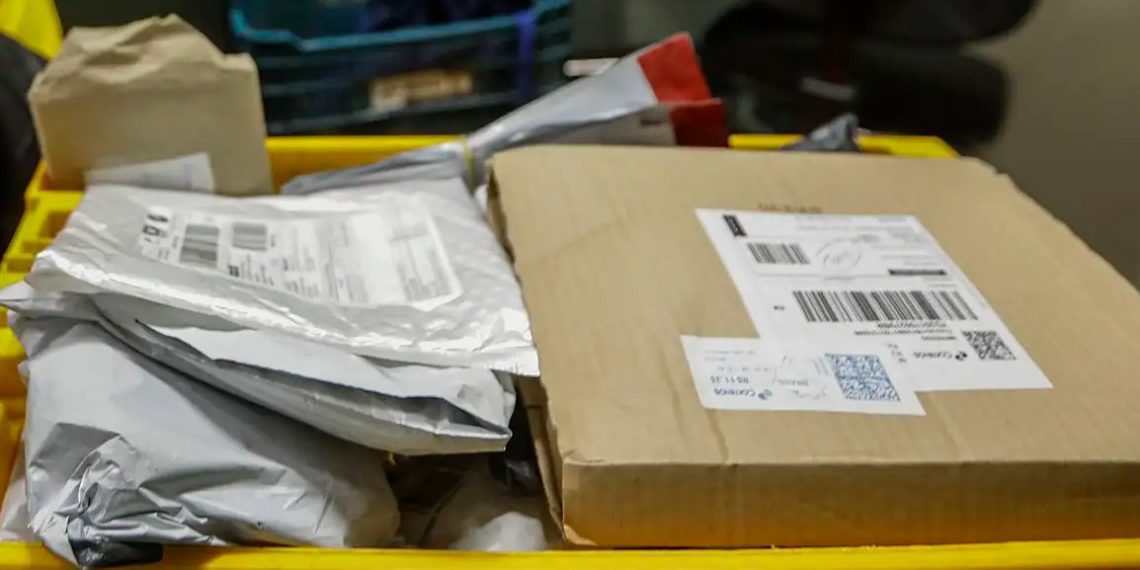 Correios alertam sobre golpe cobrando taxa para retirar encomenda