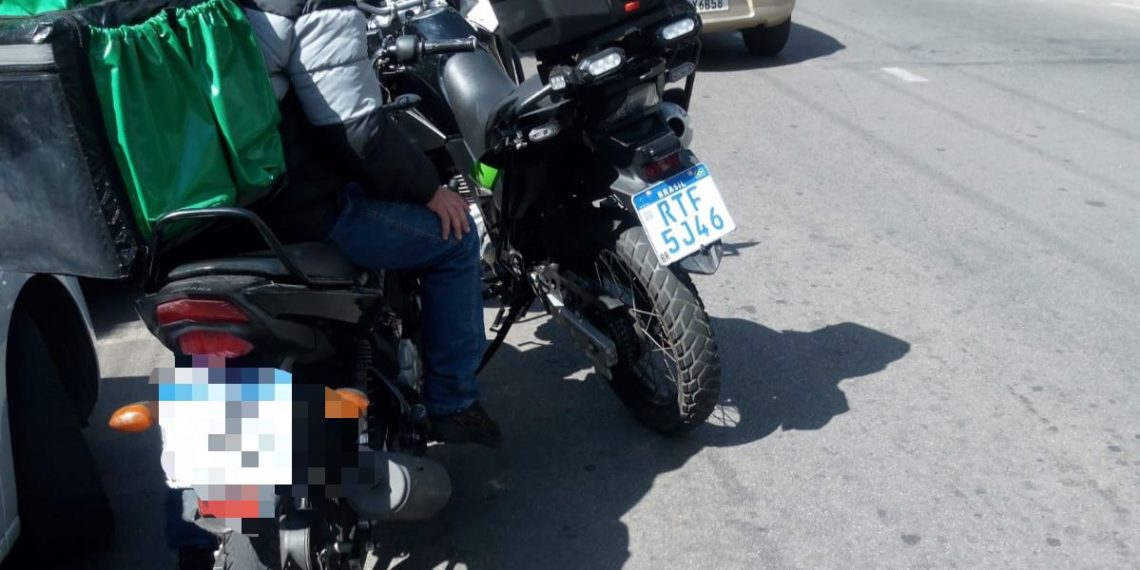 Alta velocidade: Motociclista é preso em Poços