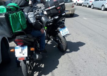 Alta velocidade: Motociclista é preso em Poços