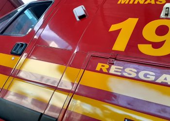 Incêndio prejudica a visão de motoristas na Rodovia do Contorno em Poços