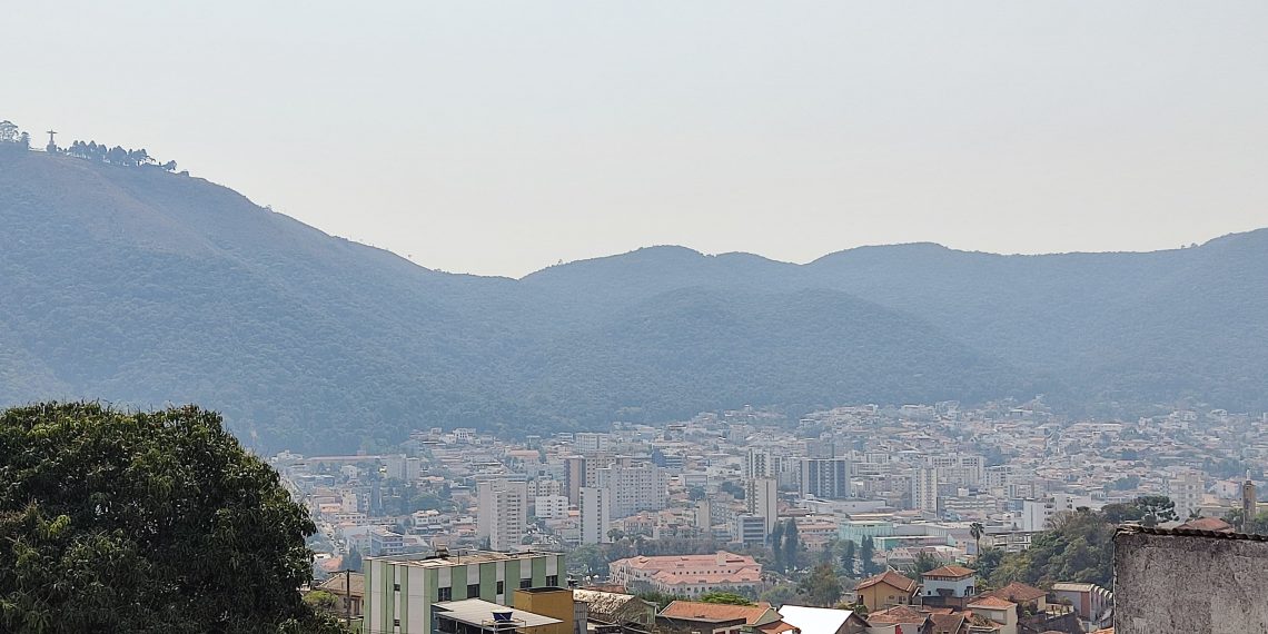 Tempo seco e sábado de céu cinza em Poços de Caldas