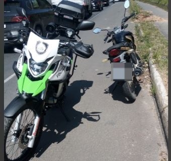 Motocicleta com documentação atrasada é removida em fiscalização em Poços de Caldas