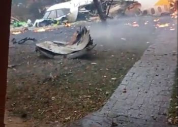 Avião com 62 pessoas cai em Vinhedo-SP