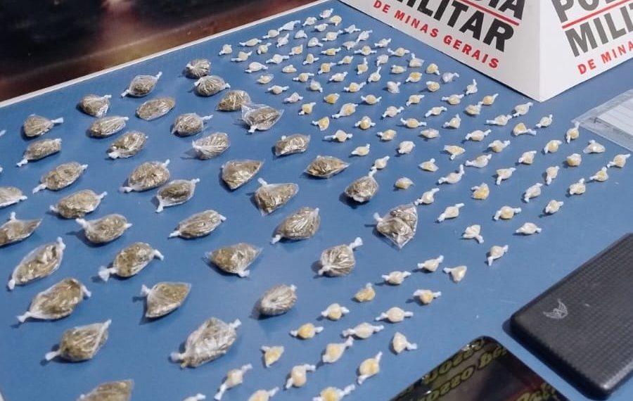 Traficante foge da PM e deixa mochila cheia de drogas