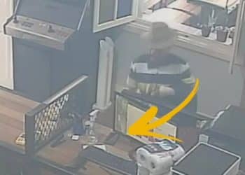 Idoso furta celular em estúdio de tatuagem