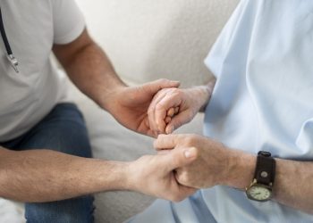 PUC Poços recruta voluntários para realização de pesquisa voltada a pacientes com Parkinson