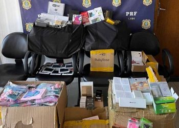 Produtos estrangeiro são apreendidos em caminhão na Fernão Dias