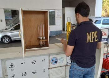 Procon-MG autua postos de combustíveis durante fiscalização