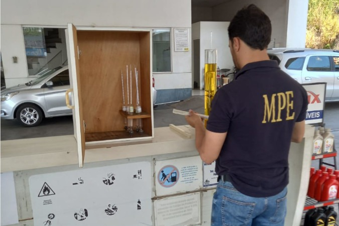 Procon-MG autua postos de combustíveis durante fiscalização