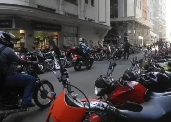 Mais da metade dos proprietários de motocicletas no Brasil não possui habilitação