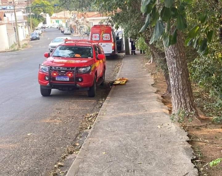 Mãe e filha são resgatadas após caírem em ribeirão em Andradas