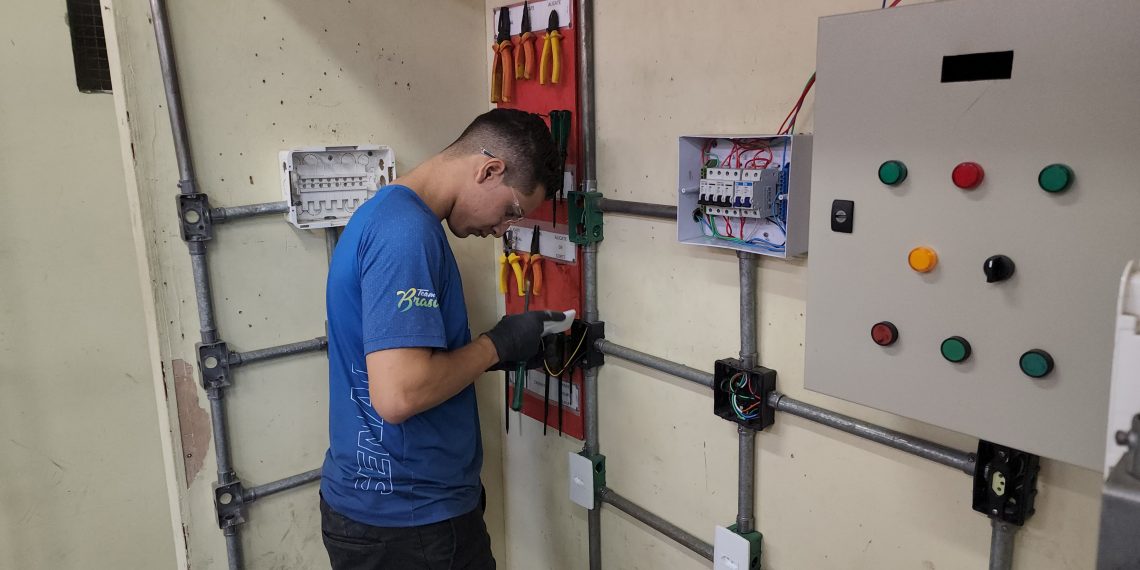 Curso profissionalizante gratuito: Governo de Minas abre 40 mil vagas para o Trilhas do Futuro