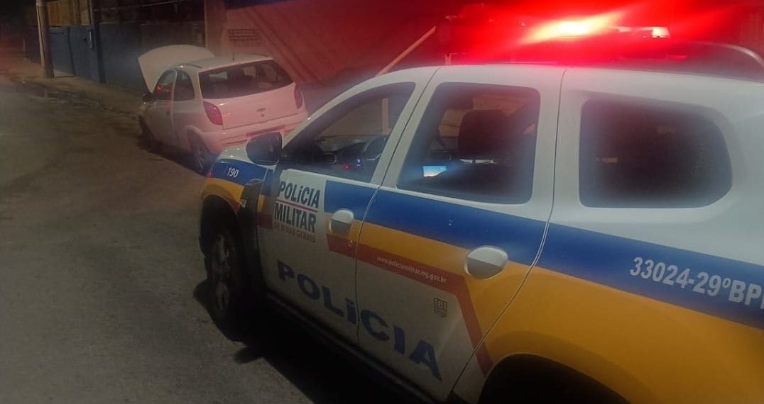 Carro roubado é encontrado abandonado horas depois em Poços de Caldas