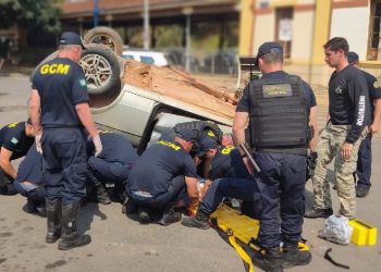 Simulação feita pela Guarda Civil chama a atenção dos moradores de Poços