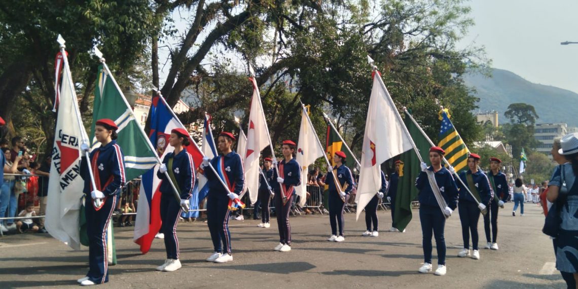 Dia da Independência! Desfile que parou Poços de Caldas agrada ao público