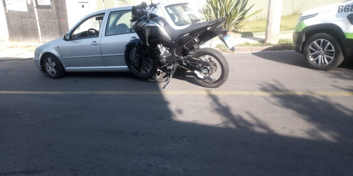 Motociclista fica ferido em acidente na Champagnat em Poços de Caldas