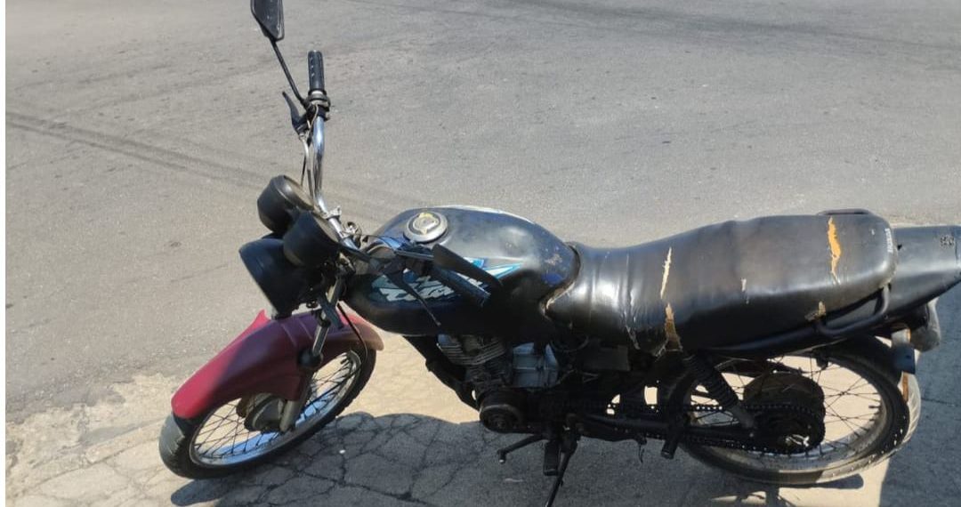 Adolescente é apreendido com motocicleta sem placa em Poços de Caldas