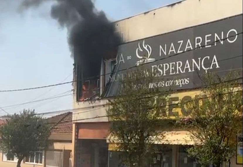 VÍDEO l Incêndio é registrado em Igreja em Botelhos