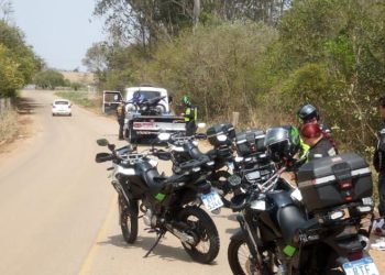 Demutran remove motocicletas na Mãe Rainha em Poços de Caldas